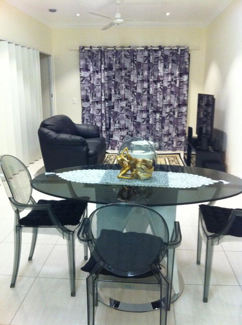 Nomikis\'On The Avenue - Hotel QLD 20