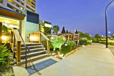 Nomikis\'On The Avenue - Hotel QLD 2