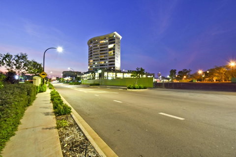 Nomikis\'On The Avenue - Hotel QLD 10