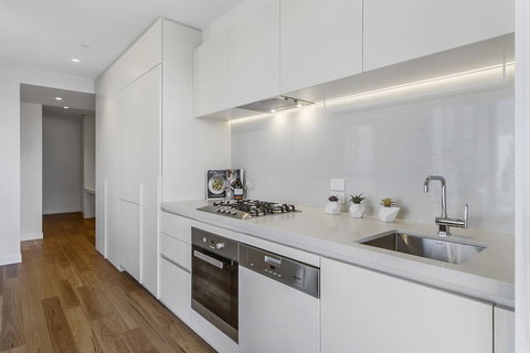 Brand New Luxury Pad In Shopping And Dining Mecca - Hotel QLD 2