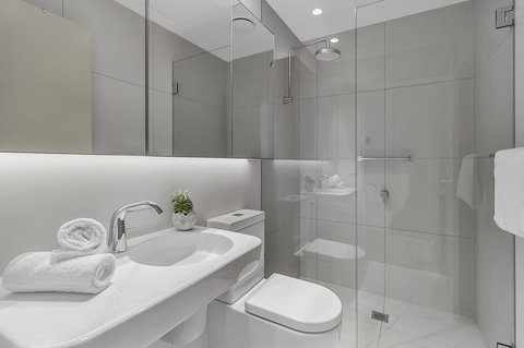 Brand New Luxury Pad In Shopping And Dining Mecca - Hotel QLD 3