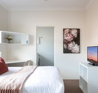 Bright Studio Steps from Westmead Hospital - Hotel QLD