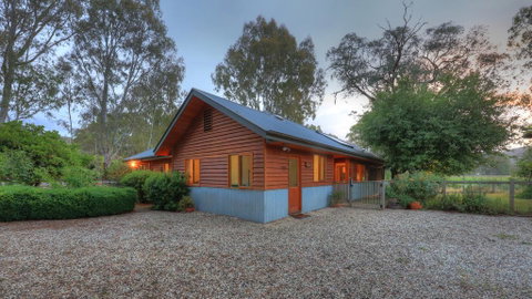 Buffalo River Homestead - Hotel QLD 1