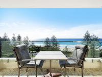 Burleigh Heads Private 2 Bed Ocean View