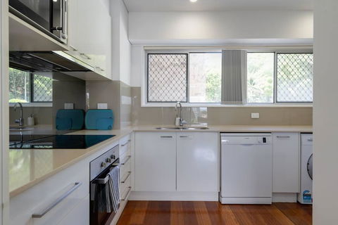 Burleigh Point Beach Vibes Stylish And Modern - Hotel QLD 1