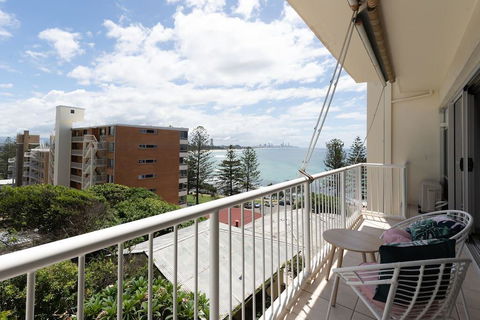 Burleigh Point Beach Vibes Stylish And Modern - Hotel QLD 3