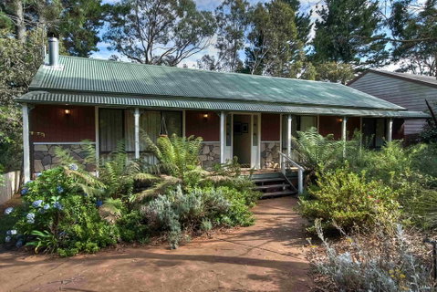 Camelot - Hotel QLD 0