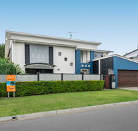 Campbell St 11 Moffat Beach