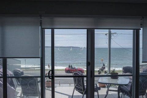 Casey's Beach Retreat - Hotel QLD 2