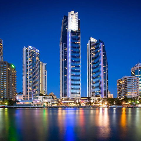 Circle On Cavil Holidays Gold Coast - Hotel QLD 3