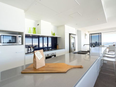 Circle On Cavill 52nd Floor Spacious Skyhome Apartment - Hotel QLD 2