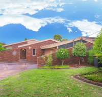 Classic Double Brick Garden House - Hotel QLD