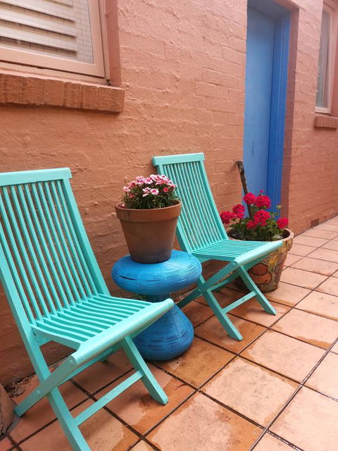 Colourful Creative Artist House Glen Waverley - Hotel QLD 3