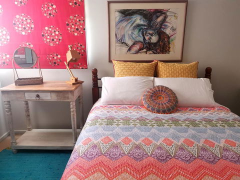 Colourful Creative Artist House Glen Waverley - Hotel QLD 2