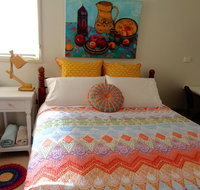 Colourful creative Artist house Glen Waverley - Hotel QLD