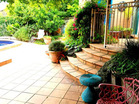 Colourful Creative Artist House Glen Waverley - Hotel QLD 1