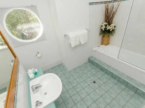 Compass Point - Hotel QLD 3