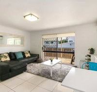 Contemporary 2 Bedroom Beachfront Apartment - Hotel QLD