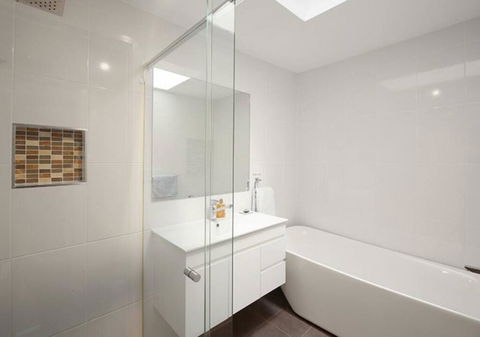 Convenient Location, Close To Tuggerah Lake - Hotel QLD 3