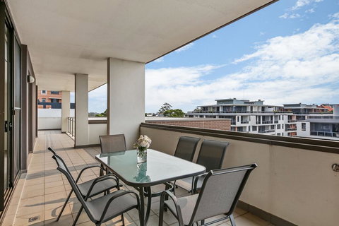 Cosy 3BR Penthouse Close To Westfield And Train - Hotel QLD 2