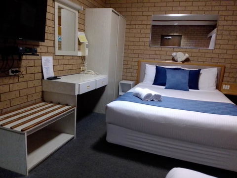 Country Home Motor Inn - Hotel QLD 3