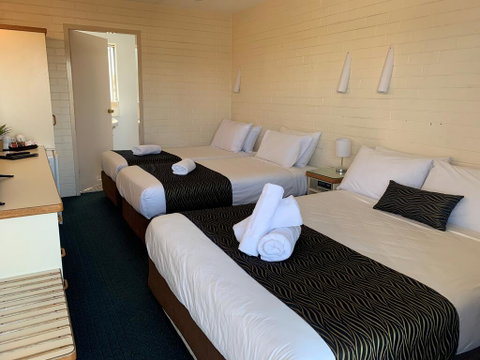 Crest Motor Inn - Hotel QLD 2