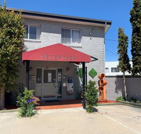 Crest Motor Inn - Hotel QLD