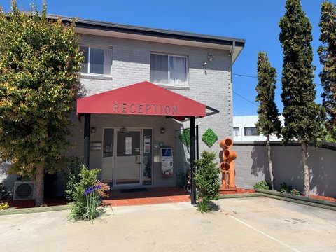 Crest Motor Inn - Hotel QLD 0