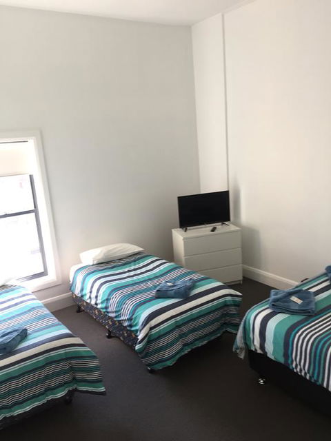 Crown Inn Hotel - Hotel QLD 2