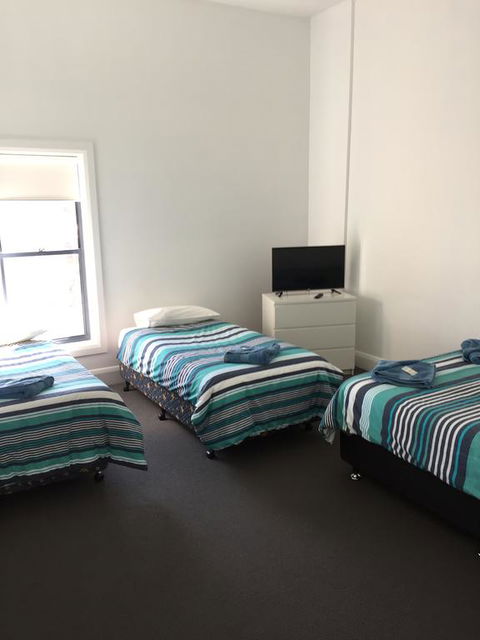 Crown Inn Hotel - Hotel QLD 1