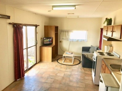 Cute Private Studio Flat With AIRCON! - Hotel QLD 2
