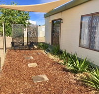 Cute Private Studio Flat with AIRCON - Hotel QLD