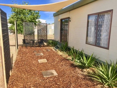 Cute Private Studio Flat With AIRCON! - Hotel QLD 0
