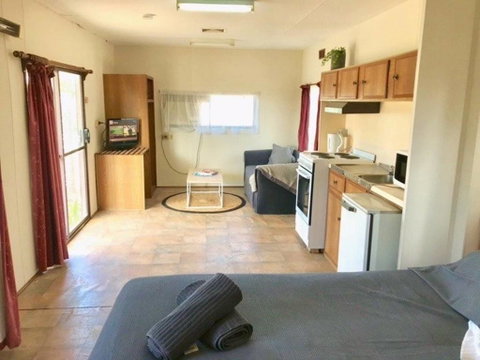 Cute Private Studio Flat With AIRCON! - Hotel QLD 1