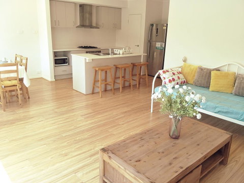 Daisy Villa - Close To Mel Airport & Hume Highway -Comfort - Hotel QLD 1