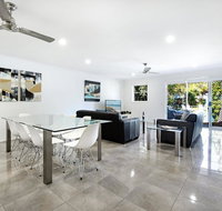 Diamond Beach 3 Bedroom Poolside Apartment - Hotel QLD