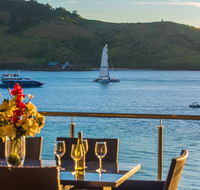 Edge 2 Ocean Front Luxury 3 Bedroom Split Level Spacious With Sofa Bed  Buggy - Hotel QLD