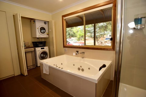 Ellimata Holiday Cottage - Hotel QLD 2
