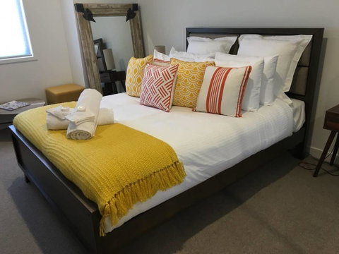 Executive Mansion, Spring Racing, Melbourne Cup - Hotel QLD 2