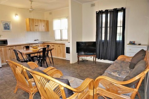 Exmouth Villas Unit 29 - Affordable 3 Bedroom Villa With A Great Location - Hotel QLD 2