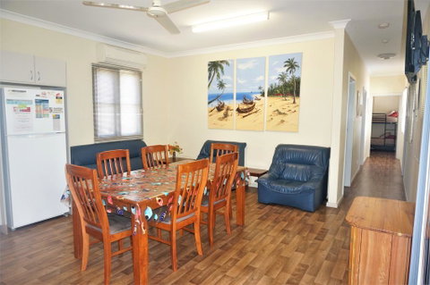 Exmouth Villas Unit 30 - Large Undercover Deck For Entertaining - Hotel QLD 2