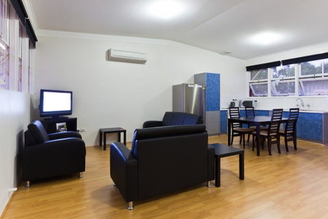 Exmouth Villas Unit 33 - Renovated Holiday Villa A Short Walk From Town Centre - Hotel QLD 2