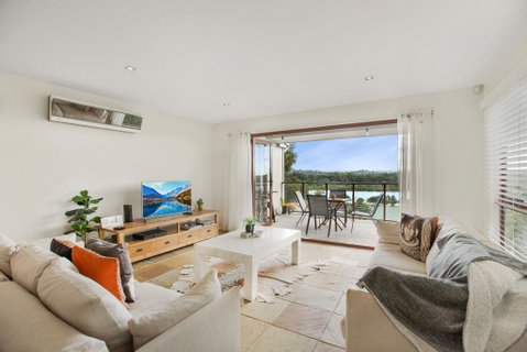 Family House With BBQ Deck, Water View And Parking - Hotel QLD 1