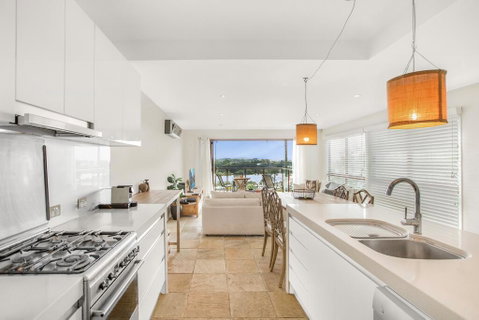 Family House With BBQ Deck, Water View And Parking - Hotel QLD 2