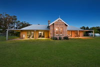 Book Canyonleigh Accommodation Vacations Hotel QLD Hotel QLD