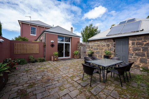 Georgia - Hotel QLD 1