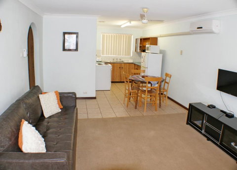 Geraldton Holiday Unit - Hotel QLD 3