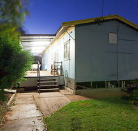 Getaway Villas Unit 3 - 3 Bedroom Self-Contained Villa with a Deck - Hotel QLD