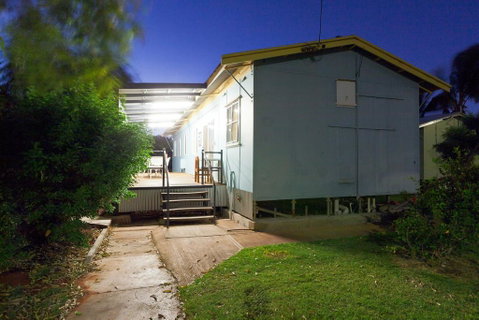 Getaway Villas Unit 3 - 3 Bedroom Self-Contained Villa With A Deck - Hotel QLD 0