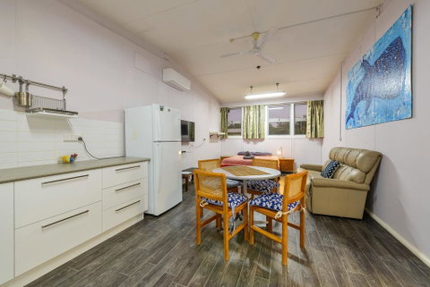 Getaway Villas Unit 38-10 - 2 Bedroom Self-Contained Accommodation - Hotel QLD 3